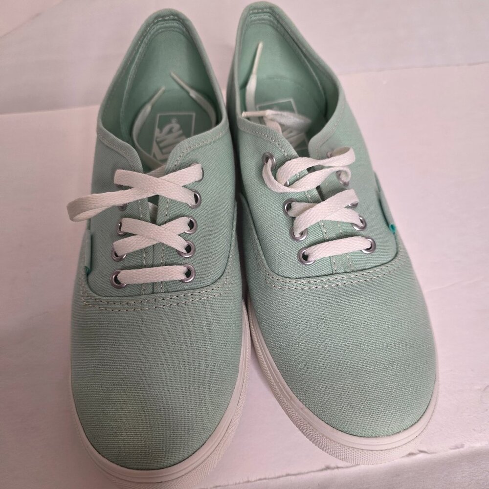 Vans Authentic Lo Pro Sneakers – Women’s 8.5 / Men’s 7